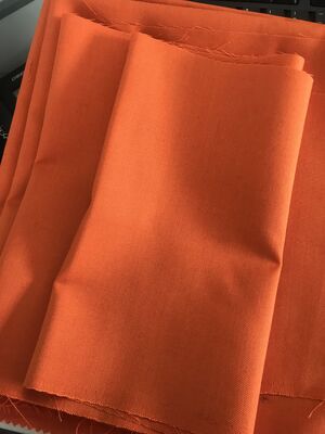 열 저항성 200-400 센티그리우스 아라미드 섬유 천 150cm 폭과 1000N 5cm 팽창 강도 안전 장비에 이상적입니다